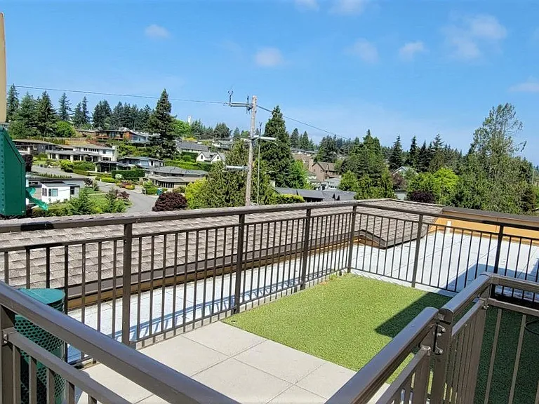 Our rooftop pet park gives you a convenient place to take your pup when time is short or when a full walk just isn't an option.