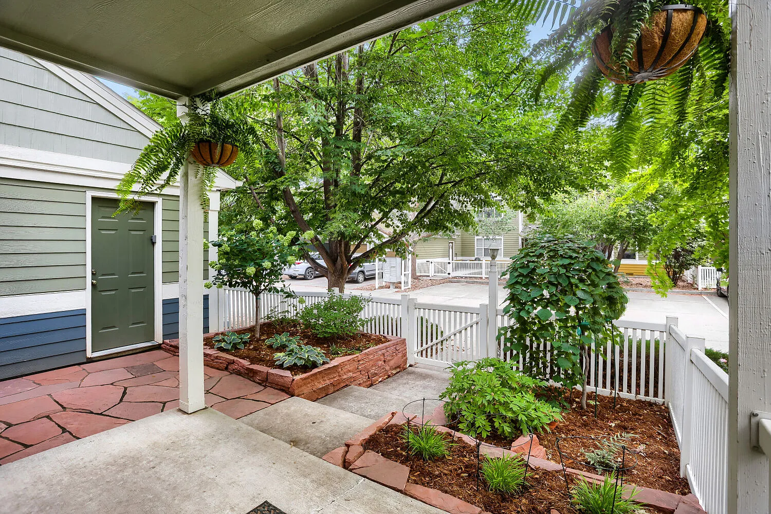 2 bed, 1290 sqft, $2,200 — Photo 1