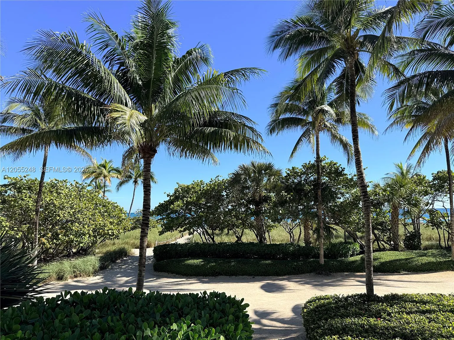 The Plaza Of Bal Harbour — Photo 2