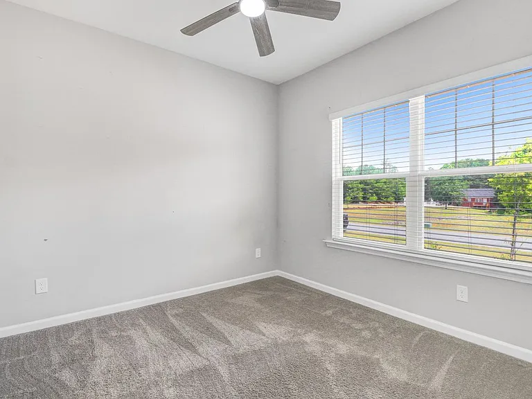103 Drake Village Dr — Photo 14