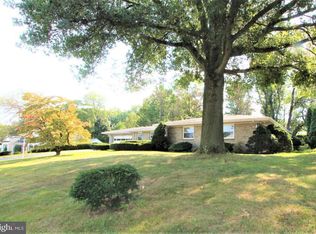 140 S Strathcona Dr, York, PA 17403