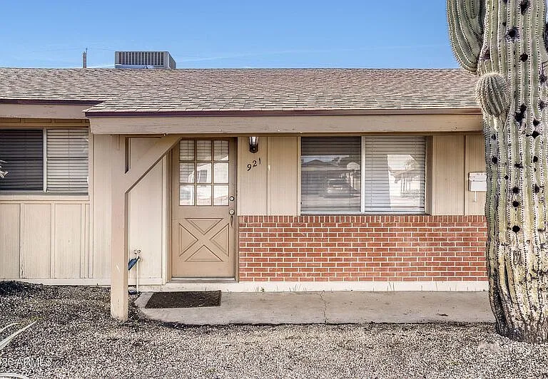 921 E Campus Dr — Photo 2