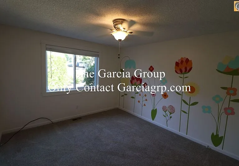1102 NE Kathryn St — Photo 24