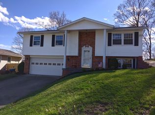 27 Greentree Rd, Wheeling, WV 26003