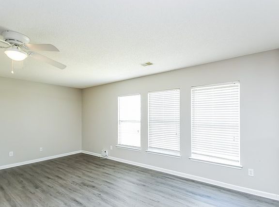 2nd image of 516 Heron Glen Dr