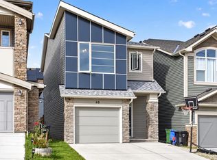 40 SW Sage Bluff Way NW, Calgary, AB T3R 1T1