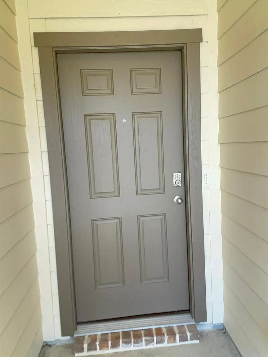 3 bed, 2.0 bath, 1450 sqft, $1,795 — Photo 2