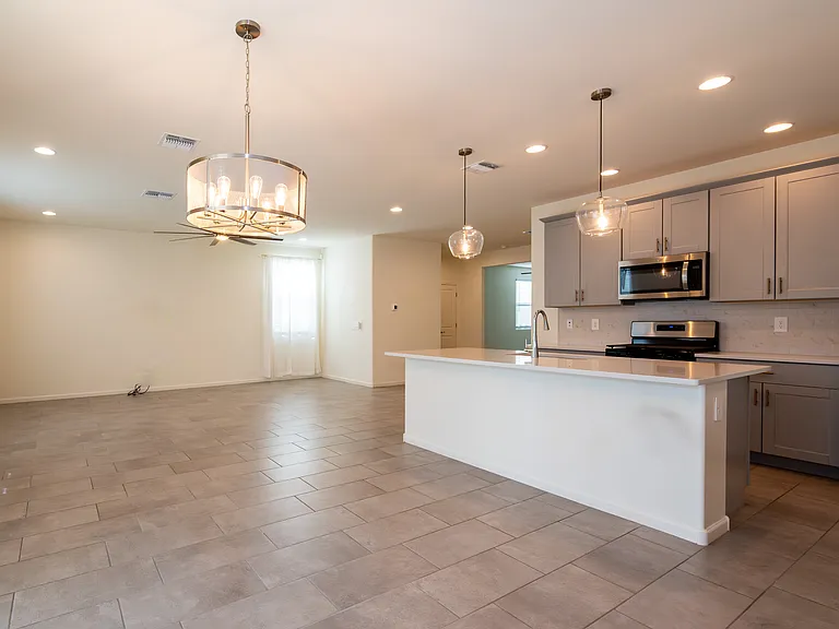 10410 W Robertson St — Photo 6