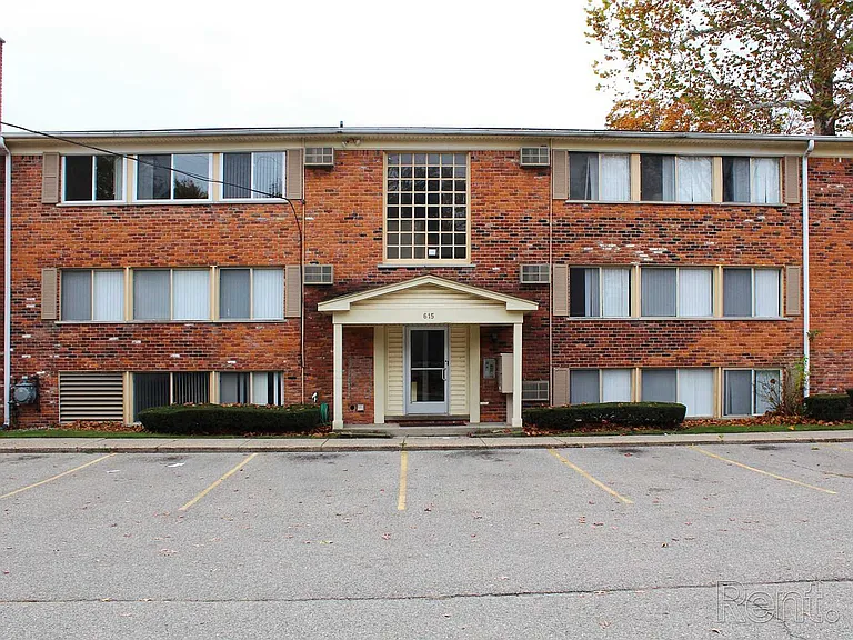 Wagon Wheel Apartments — Photo 5