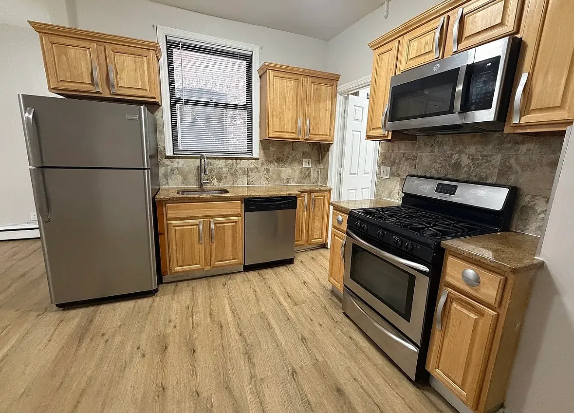 2 bed, $1,900 — Photo 1