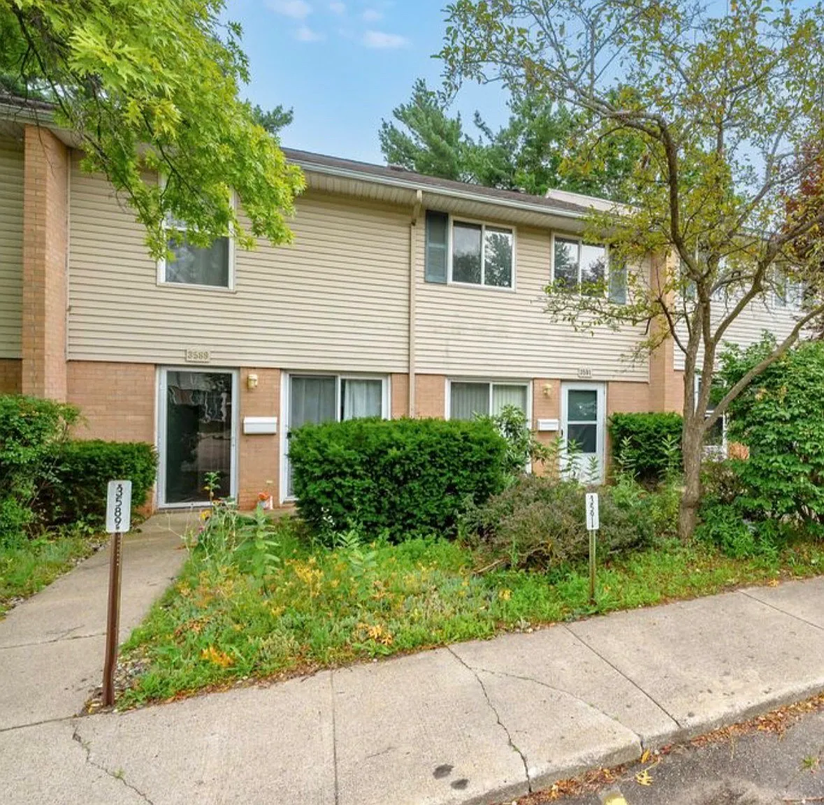 2 bed, 1.5 bath, 894 sqft, $1,325 — Photo 1