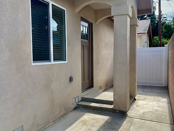 4th image of 4747 1/2 Hazelbrook Ave