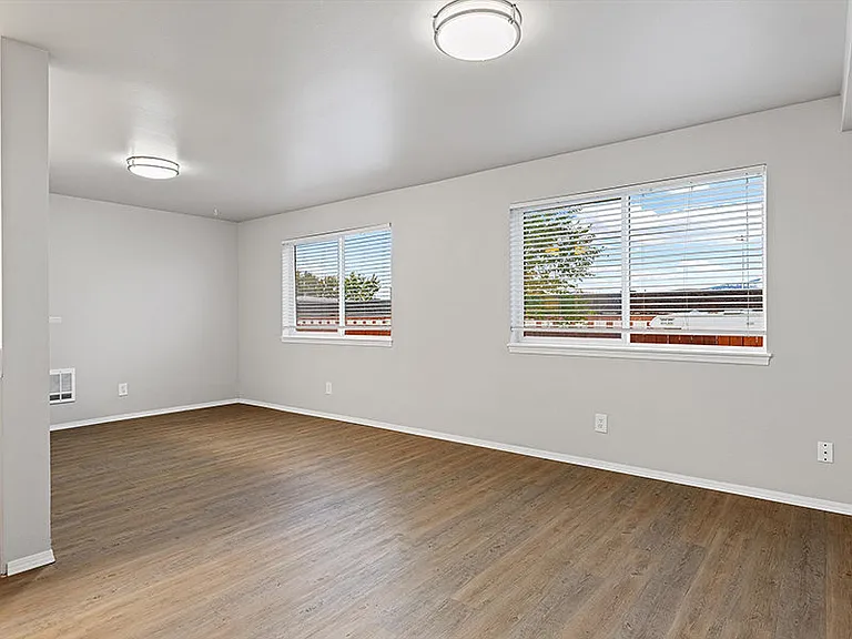 Grand Central Apartments — Photo 16