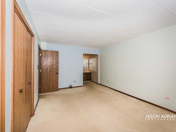 4th image of 15701 Foxbend Ct APT 1S