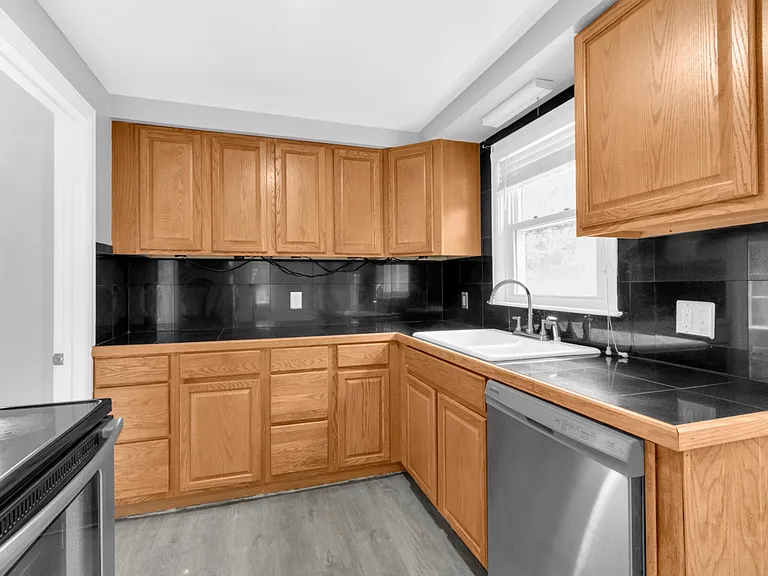 142 Stevenson Blvd — Photo 9
