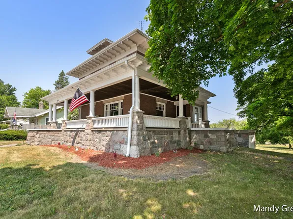 104 W Main St, Edmore, MI 48829