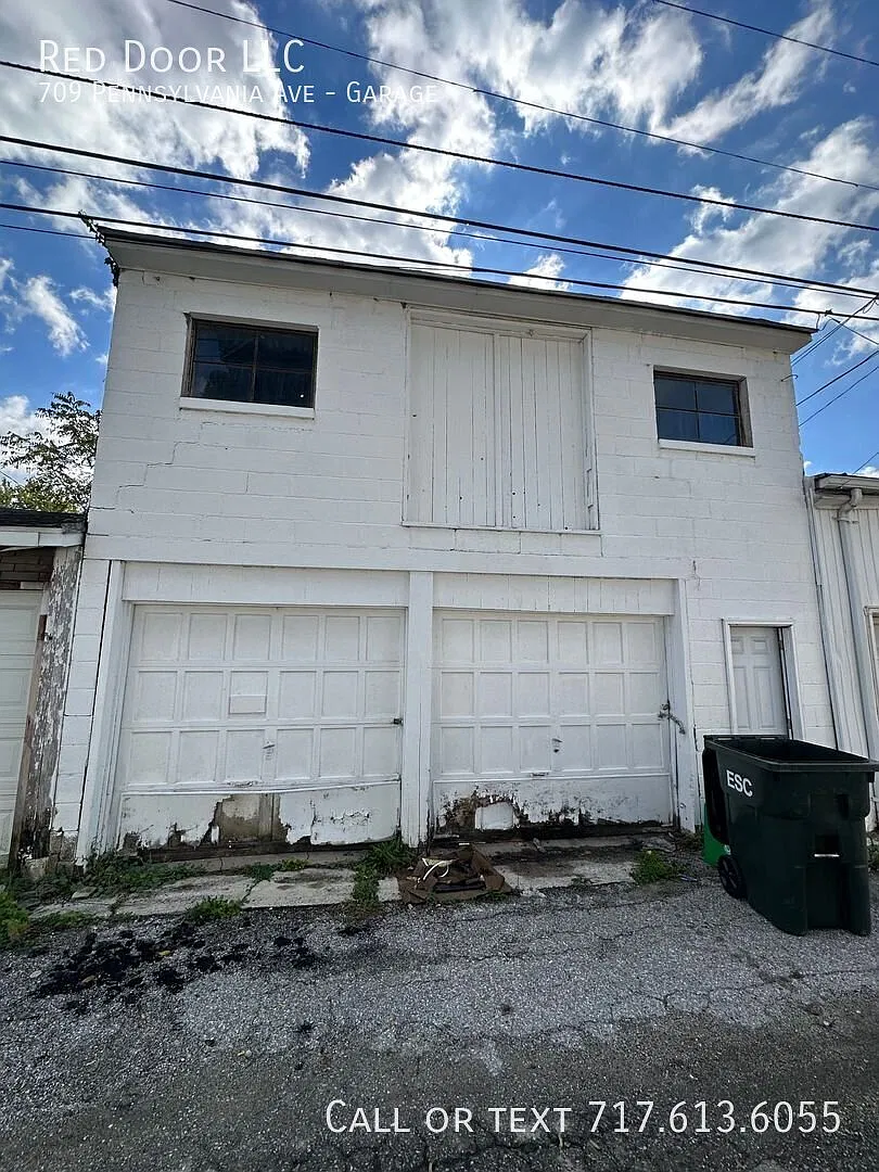 Large 2 Bay Garage for Rent — Photo 2