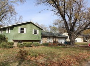 1801 Saint Clair Dr, Pekin, IL