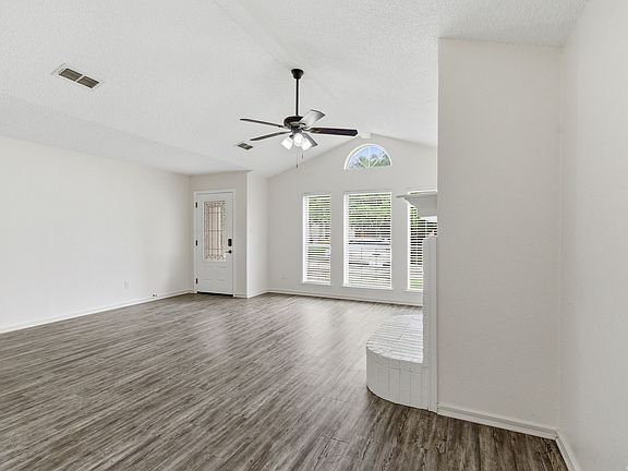 5th image of 4020 Staghorn Cir N