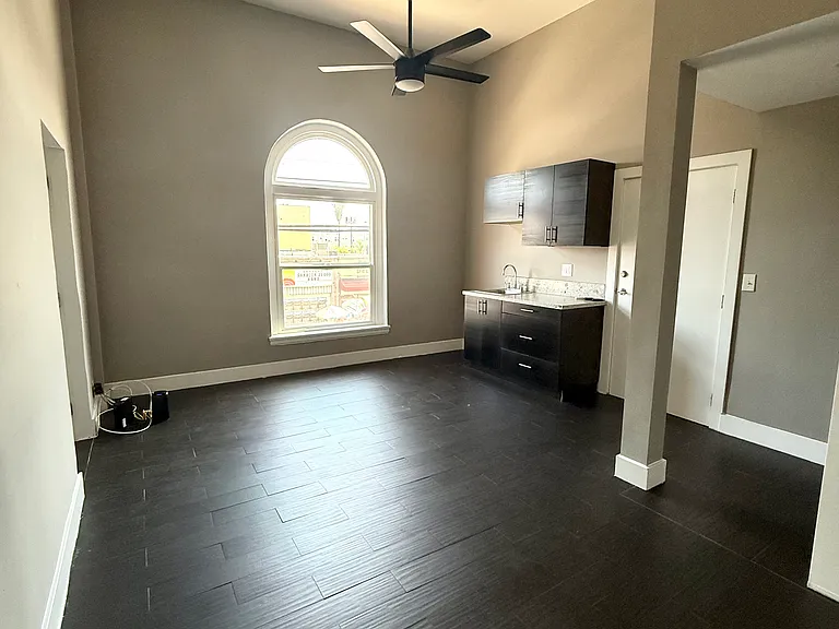 2330 E Cesar E Chavez Ave #5-8 — Photo 2