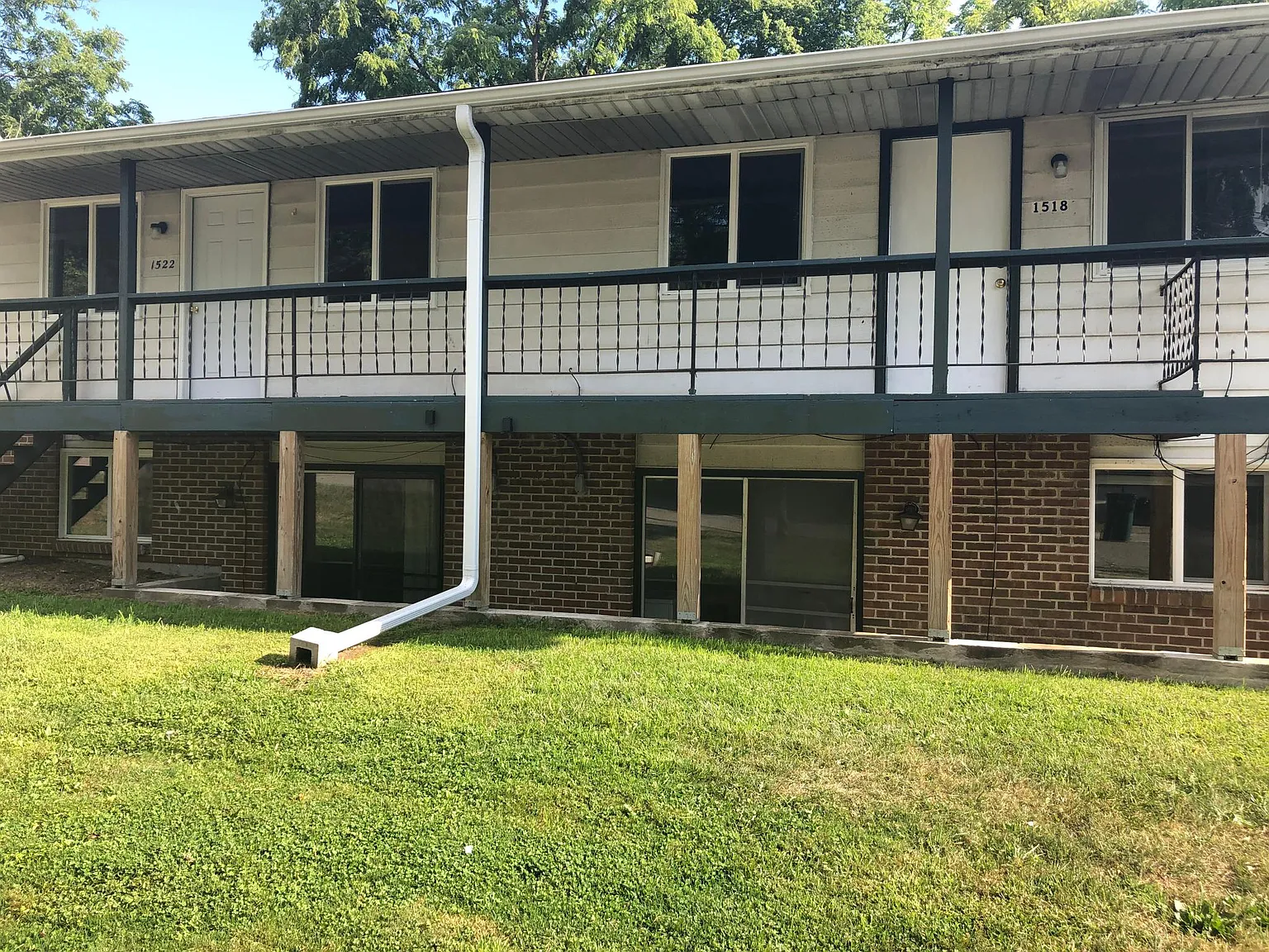 6 bed, 3520 sqft, $4,650 — Photo 2
