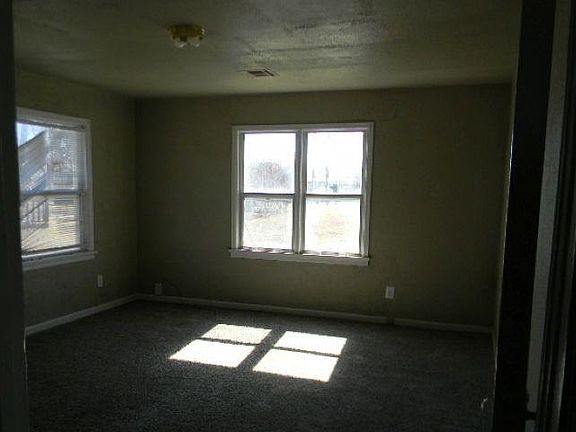 5th image of 708 Kaw St