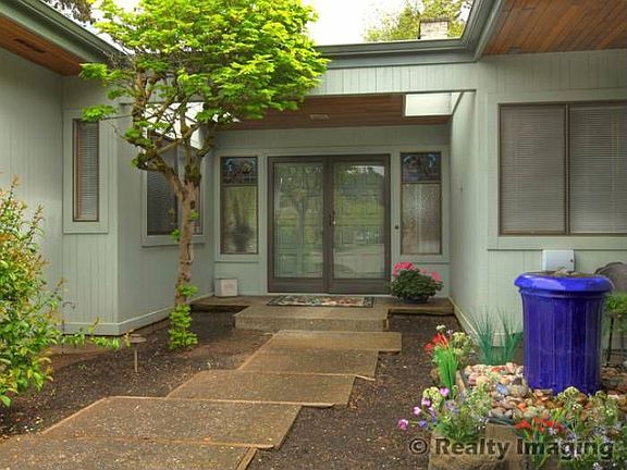 2nd image of 1020 NE 137th Ave