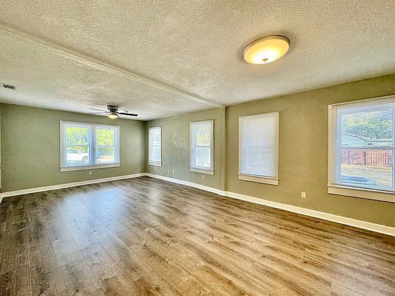4th image of 1601 E Maple Ave #1601