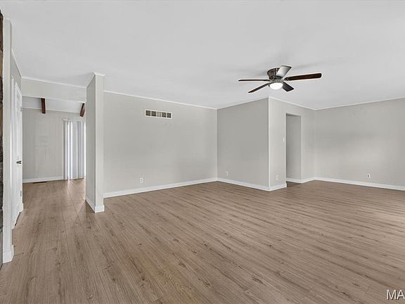 5th image of 11150 Yellowstone Dr