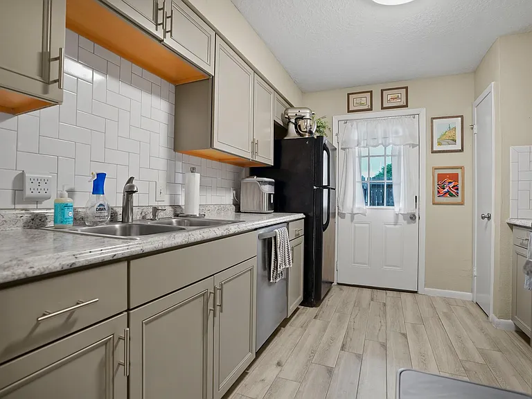 207 Granberry St — Photo 5