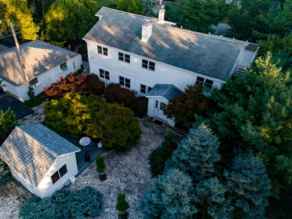 35 Shore Dr, Portage, IN 46368