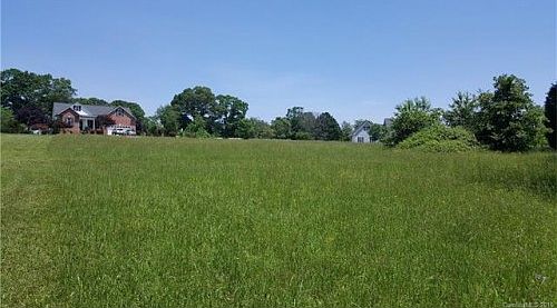 1st image of 128 Donsdale Dr