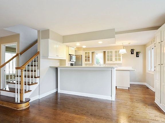 5th image of 2727 E Bel Aire Dr