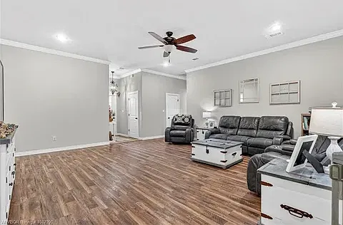 4 bed, 2157 sqft, $1,950 — Photo 2