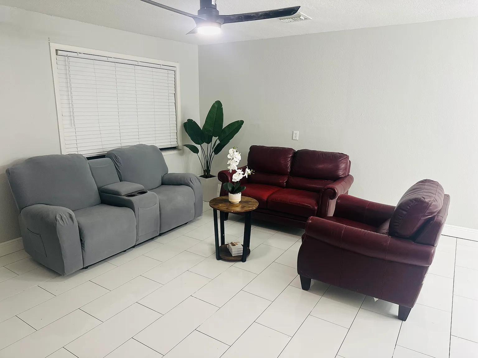 3 bed, $2,500 — Photo 2