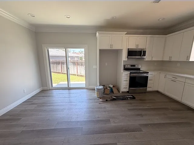 312 W Edna Pl — Photo 5