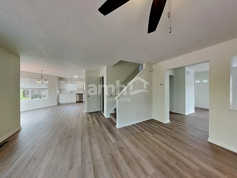 2237 Antoinette Way — Photo 6
