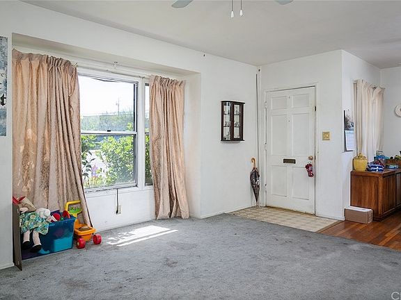 4th image of 5640 Farna Ave