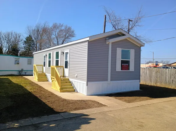 394 12th St, Plainwell, MI 49080