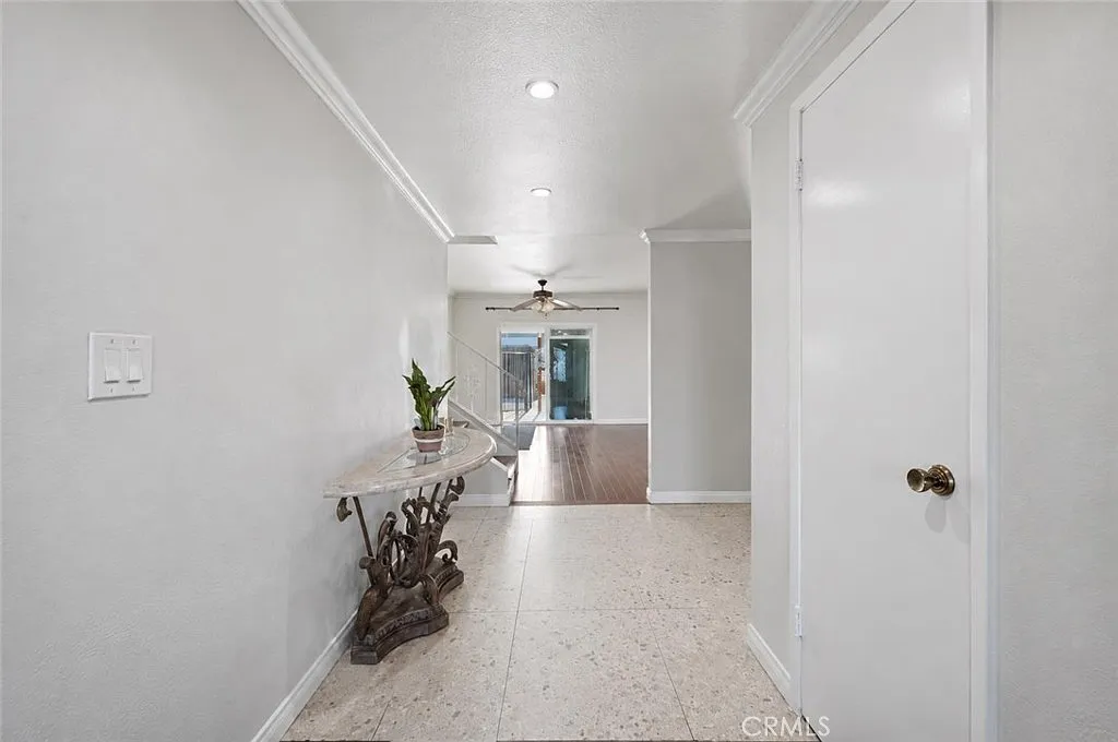 6 bed, 2600 sqft, $7,000 — Photo 2