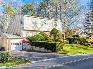 488 California Rd, Bronxville, NY 10708