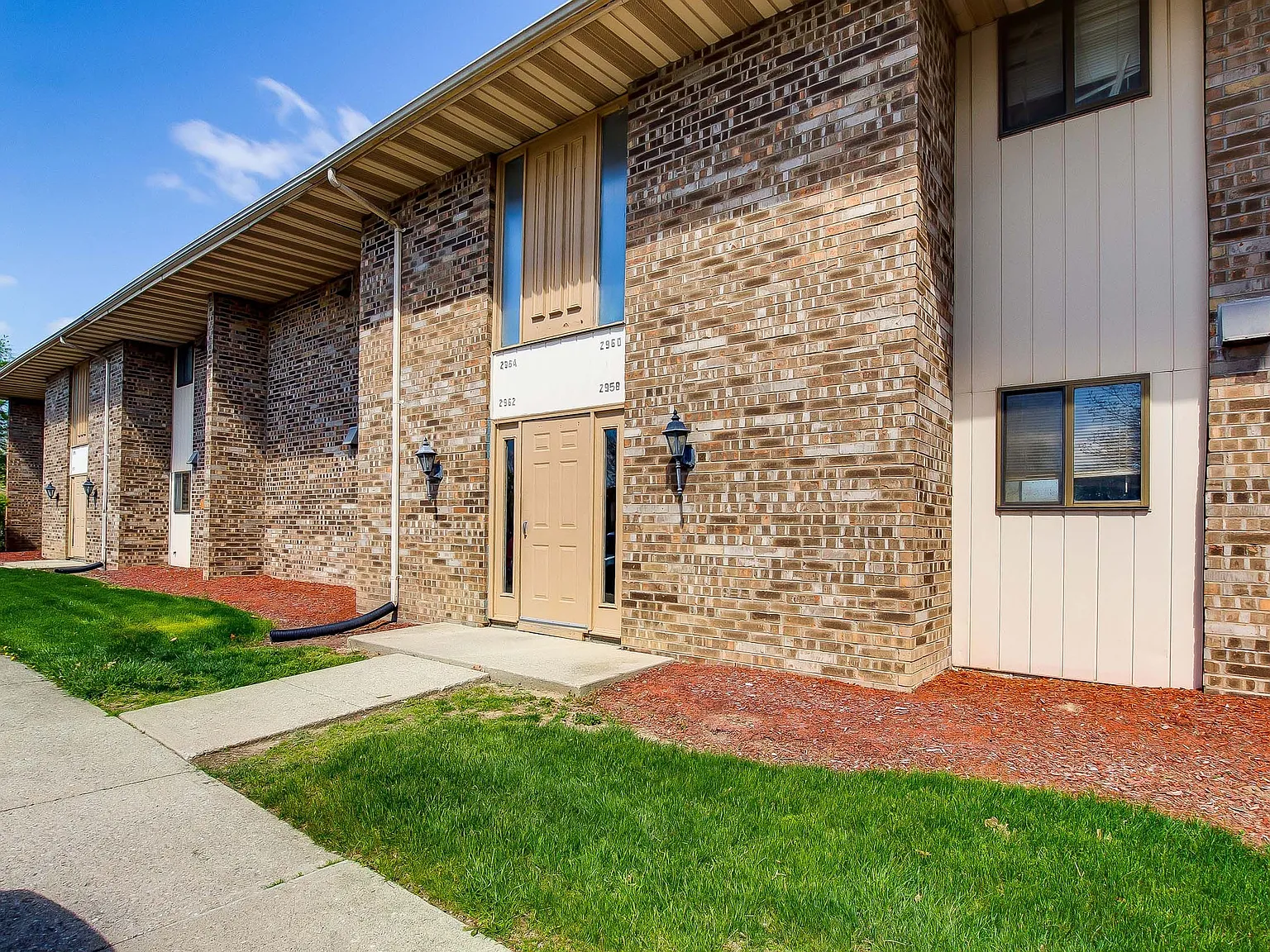 Black Hawk Apartments — Photo 4