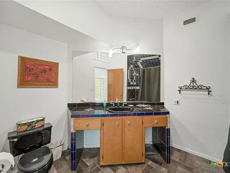 590 Cross River St — Photo 18