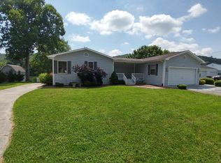 406 Riverside Dr, Clinton, TN 37716