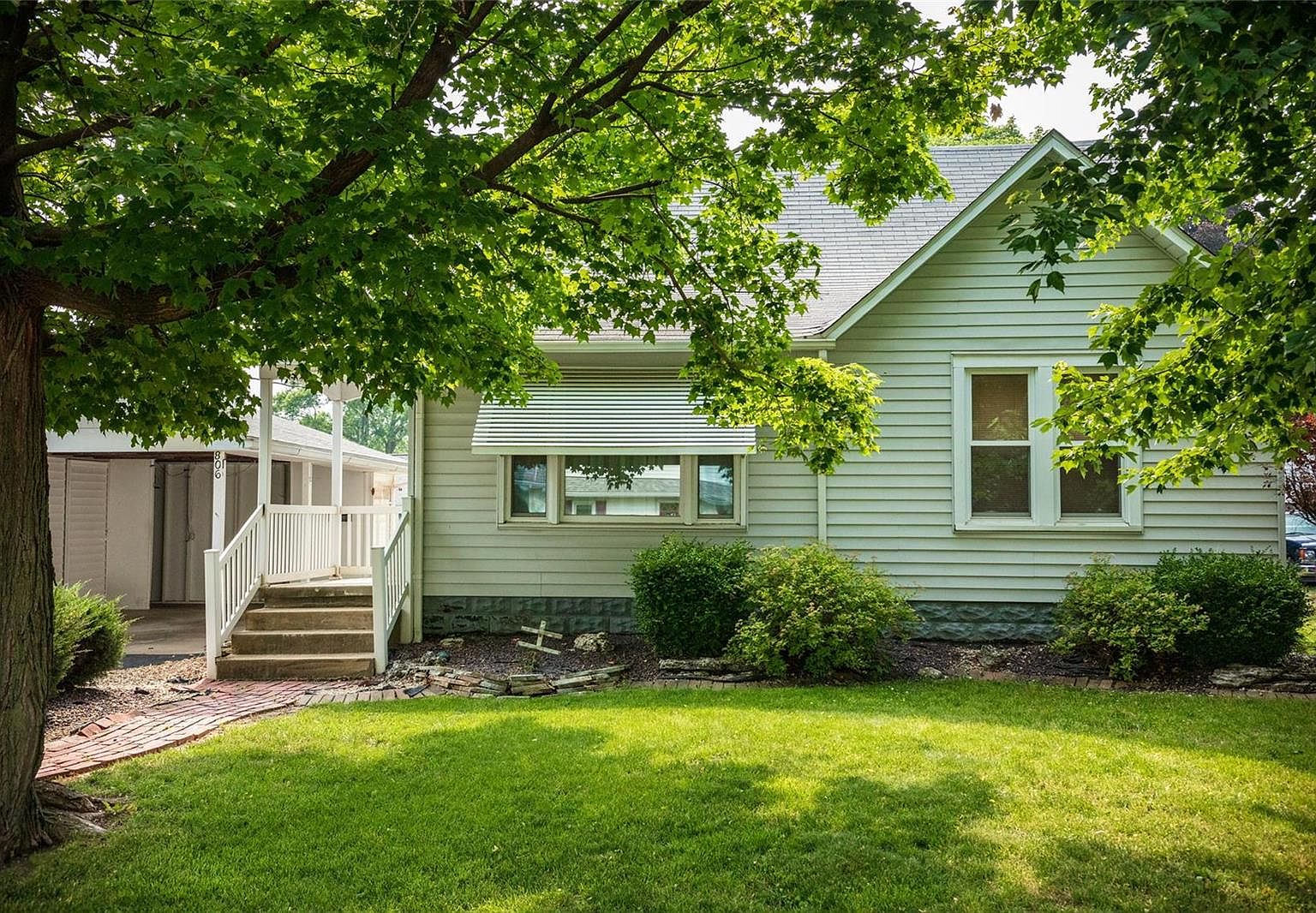 806 Poplar St, Jerseyville, IL 62052 Zillow
