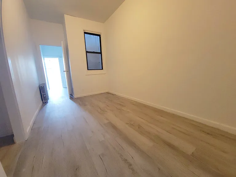 557 Wilson Ave #3L — Photo 5