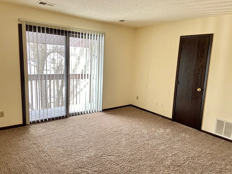 Windsor Crest Apartments — Photo 51