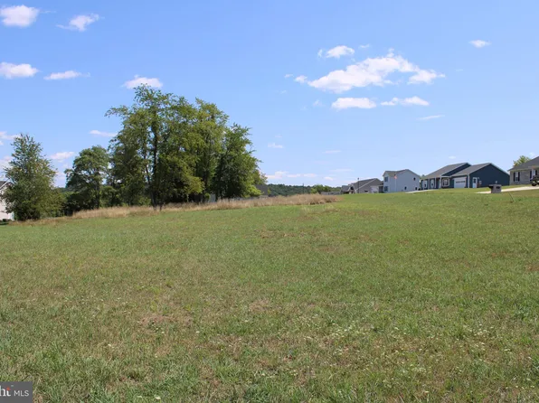 52 Redhaven Dr, Romney, WV 26757