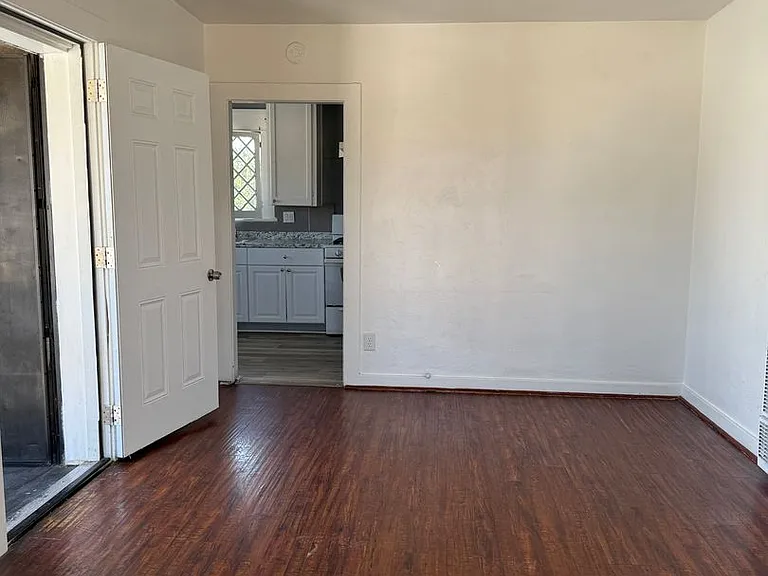 649 W 8th St #B — Photo 18