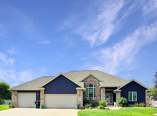 803 Clairmont Cir, Sergeant Bluff, IA 51054